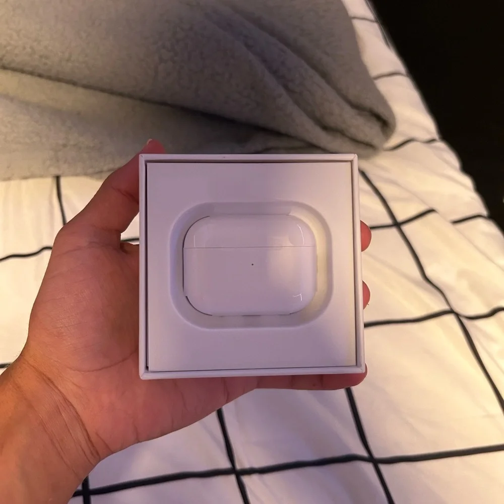 Apple White Wireless Earbuds